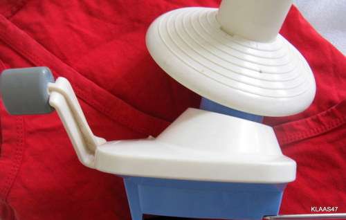 WOOL WINDER : COMPLETE WITH YARN GUIDE AND TABLE CLAMP