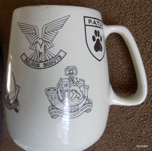 WILLISGROVE POTTERY - RHODESIA INSIGNIA BEER MUG : 12cm HIGH - 8cm TOP DIAMETER - NO CHIPS OR CRACKS