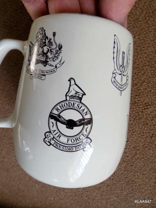 WILLISGROVE POTTERY - RHODESIA INSIGNIA BEER MUG : 12cm HIGH - 8cm TOP DIAMETER - NO CHIPS OR CRACKS