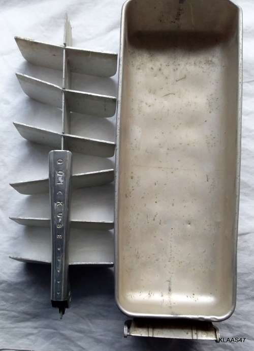 FRIGIDAIRE QUICKUBE ALUMINIUM ICE TRAY - PLEASE NOTE PATCH ON UNDERNEATH