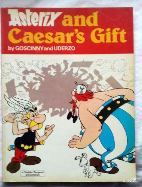 Asterix and Caesar's Gift - Paperback 1983 - Hodder Dargaud : Back cover tear on bottom spine