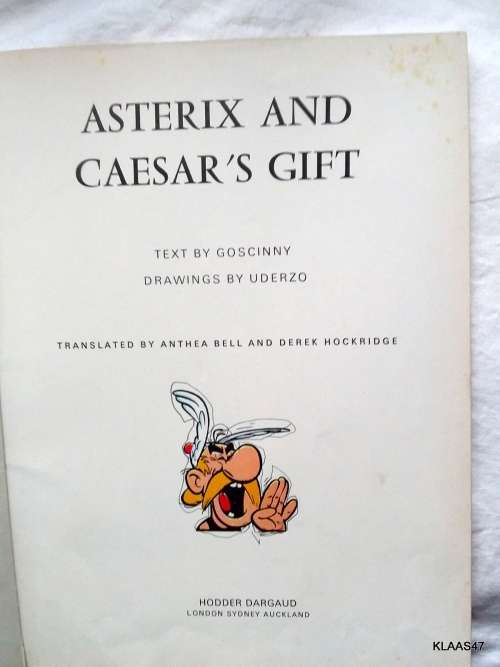 Asterix and Caesar's Gift - Paperback 1983 - Hodder Dargaud : Back cover tear on bottom spine