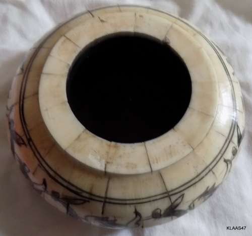 BONE IN-LAY BOWL with BLACK LEAF & FLOWER DESIGN