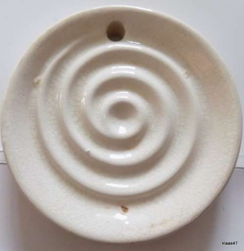 THE "DAVIS" SAFETY MILK DISC (PREVENTS BURNING AND OVERBOILING) : MADE IN ENGLAND : 9cm DIAMETER