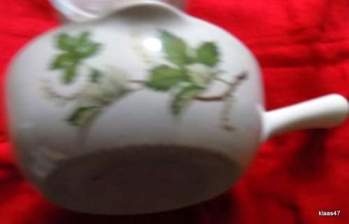 VILLEROY BOCH : LUXEMBOURG : OVEN CASSEROLE DISH : 19cm DIAMETER - 6cm DEEP - WITH POURING LIP