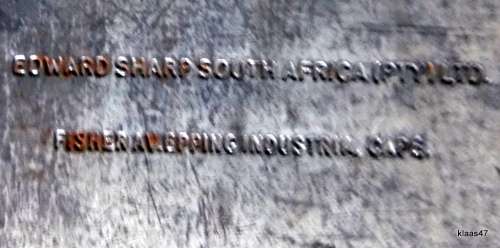 VINTAGE EDWARD SHARP SOUTH AFRICA TIN : 17.5x14.5x4.5cm