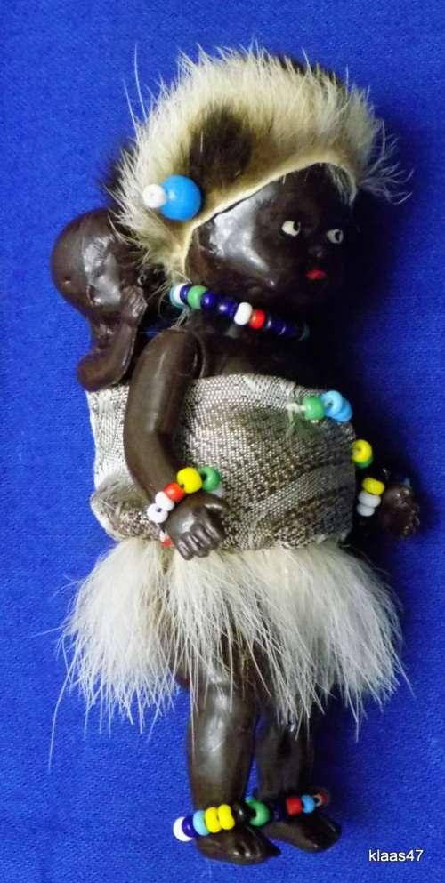 VINTAGE SOUVENIR TRIBAL DOLL : 10cm HIGH