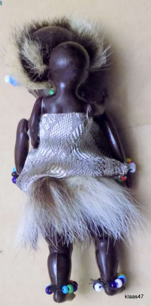 VINTAGE SOUVENIR TRIBAL DOLL : 10cm HIGH