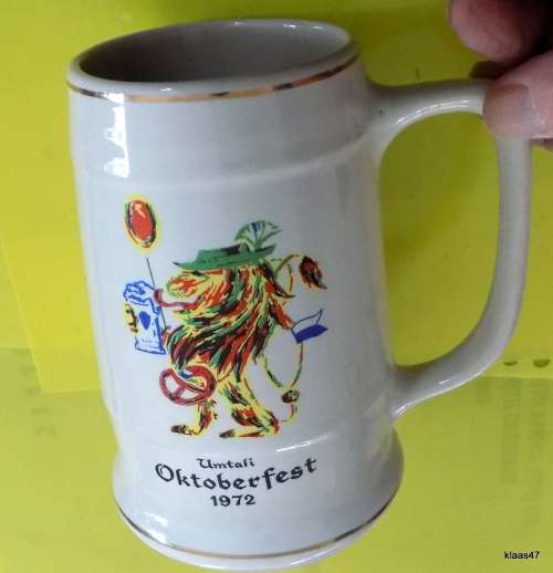 OKTOBERFEST 1972 UMTALI   MADE BY NORBELL  PRODUCT SALISBURY RHODESIA WHITE  500ML MUG
