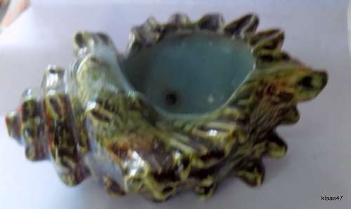 Vintage Majolica style Conch Shell shaped ashtray with No makers mark
