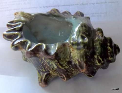 Vintage Majolica style Conch Shell shaped ashtray with No makers mark