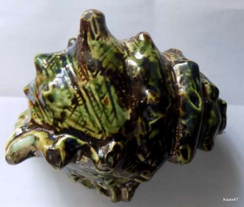 Vintage Majolica style Conch Shell shaped ashtray with No makers mark