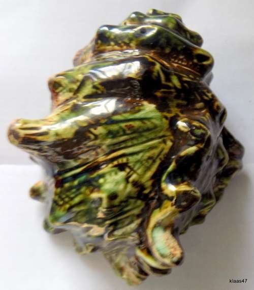 Vintage Majolica style Conch Shell shaped ashtray with No makers mark