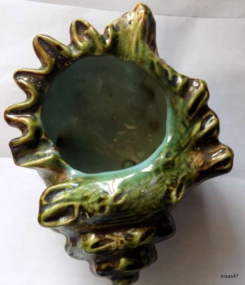 Vintage Majolica style Conch Shell shaped ashtray with No makers mark