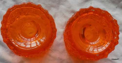 2 ORANGE GLASS CANDLE HOLDERS  : DIAMETER 8 CM : HEIGHT  5.3CM