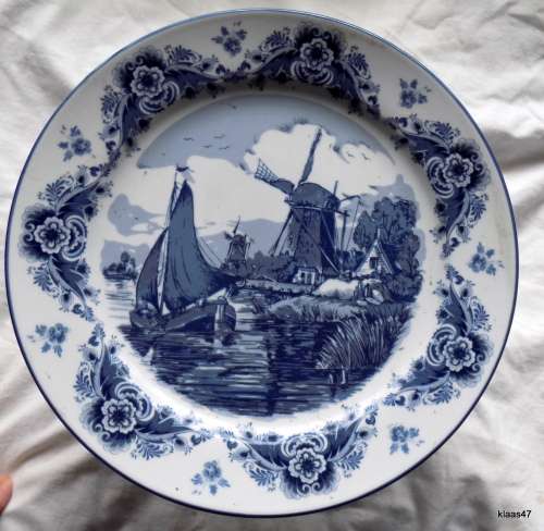 BLUE AND WHITE - DELFT - OUDE MOLEN FABRIEK - CAKE PLATE ON STAND - 25.5cm Diam Plate