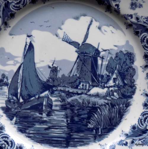 BLUE AND WHITE - DELFT - OUDE MOLEN FABRIEK - CAKE PLATE ON STAND - 25.5cm Diam Plate