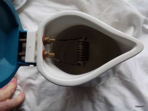 PORCELAIN ELECTRIC KETTLE JUG WITH BLUE LID  EEJ/1A J 17 240V 1650W AC ONLY N550