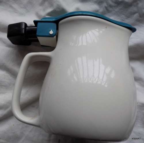 PORCELAIN ELECTRIC KETTLE JUG WITH BLUE LID  EEJ/1A J 17 240V 1650W AC ONLY N550