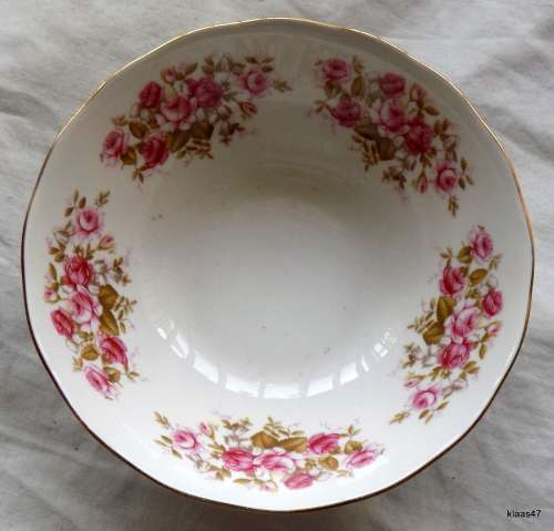 Queen Anne - Rose Garden - Bone China - Bowl - 15cm Diameter