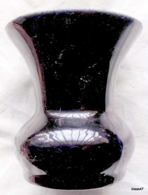 Small Black Lucia Ware vase - No 1529 -  9cm High - 8cm Top Diameter