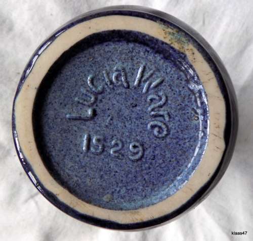 Small Black Lucia Ware vase - No 1529 -  9cm High - 8cm Top Diameter