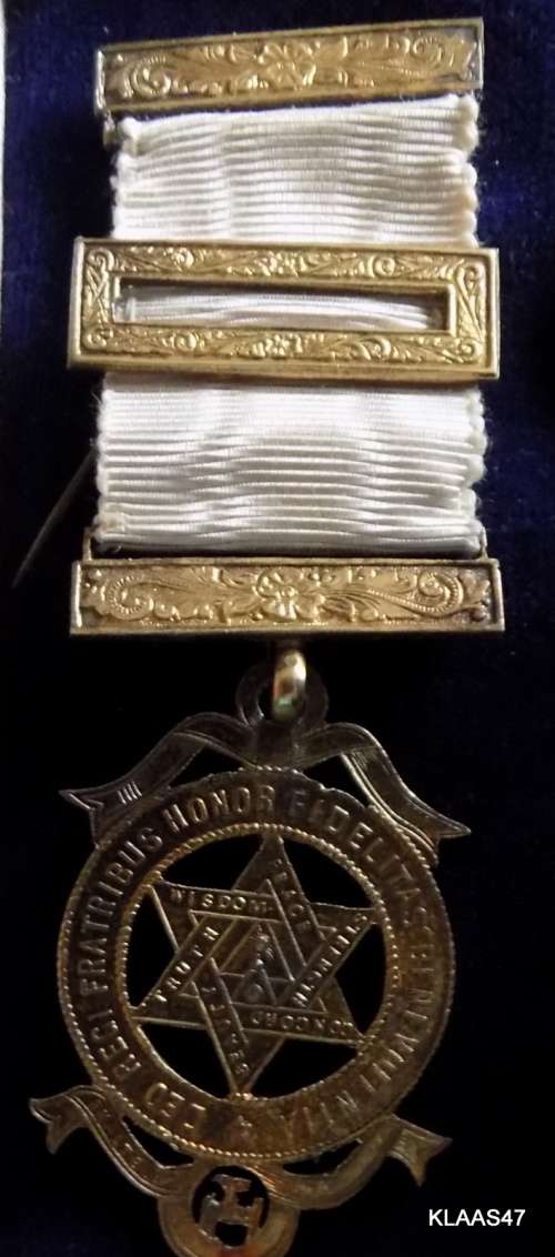 Vintage - Masonic Breat Jewel/Medal - In original box Toye & co. Ltd