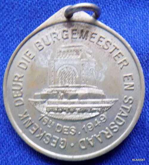 Voortrekker Monument 16TH DEC 1949 MEDALLION PRESENTED BY THE MAYOR OF JOHANNESBURG
