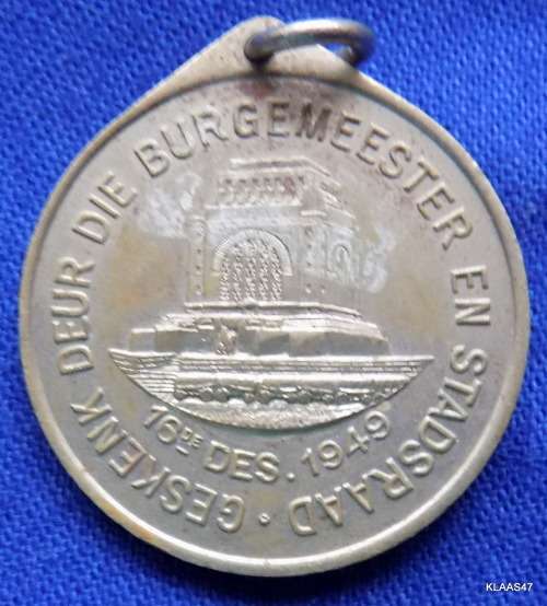 Voortrekker Monument 16TH DEC 1949 MEDALLION PRESENTED BY THE MAYOR OF JOHANNESBURG