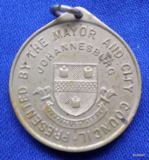 Voortrekker Monument 16TH DEC 1949 MEDALLION PRESENTED BY THE MAYOR OF JOHANNESBURG