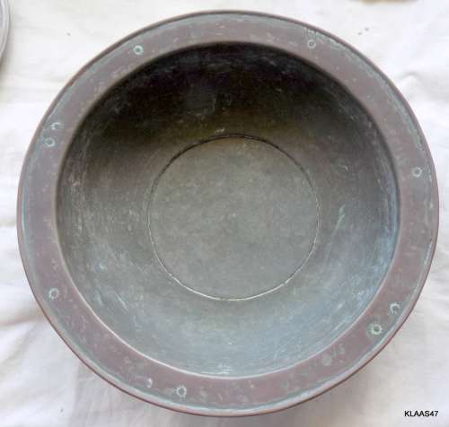 vINTAGE - Copper Dish - 28cm Diameter - 6cm Deep (Looks like a pot plant stood in it)