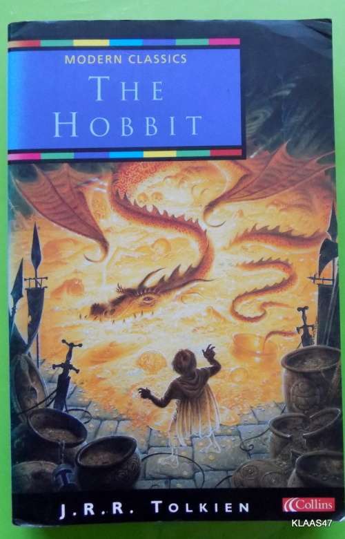 THE HOBBIT BY J.R.R TOLKIEN (Paperback)
