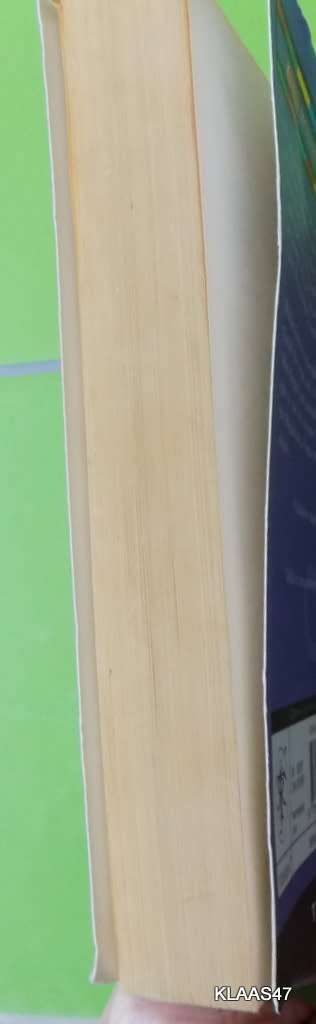 THE HOBBIT BY J.R.R TOLKIEN (Paperback)