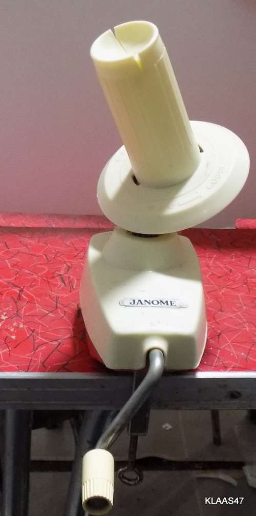 JANOME WOOL WINDER - WITH BI-LINGUAL INSTRUCTIONS - CLAMP WELDED FAST