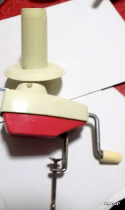 JANOME WOOL WINDER - WITH BI-LINGUAL INSTRUCTIONS - CLAMP WELDED FAST