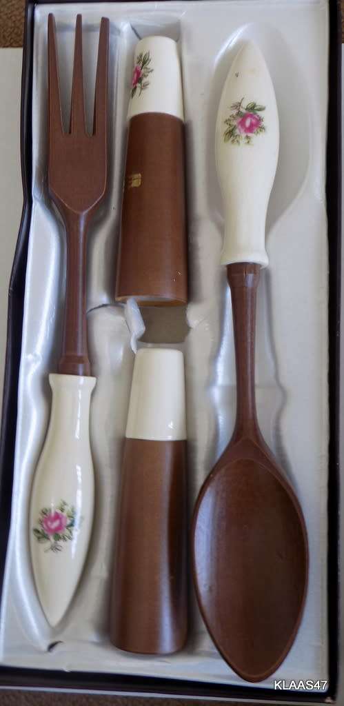 VINTAGE - SALAD SERVERS/SALT & PEPPER SET - WOODEN WITH  PORCELAIN HANDLES