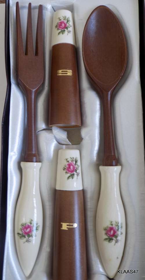 VINTAGE - SALAD SERVERS/SALT & PEPPER SET - WOODEN WITH  PORCELAIN HANDLES
