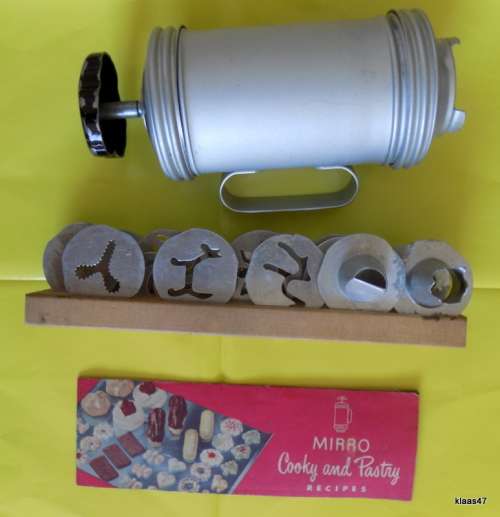 1950s Vintage Mirro Aluminium Cooky-Pastry Press with 11 Discs 3 Tips and Recipe/Instruction manual.