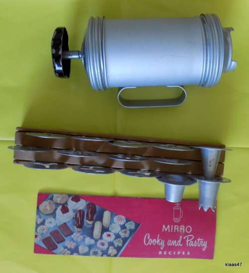 1950s Vintage Mirro Aluminium Cooky-Pastry Press with 11 Discs 3 Tips and Recipe/Instruction manual.