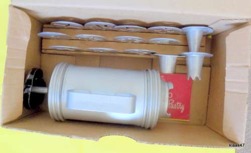 1950s Vintage Mirro Aluminium Cooky-Pastry Press with 11 Discs 3 Tips and Recipe/Instruction manual.