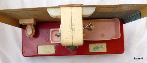 Vintage - Metal Dolls House Bathroom - Metal Base and Back - appliances are plastic