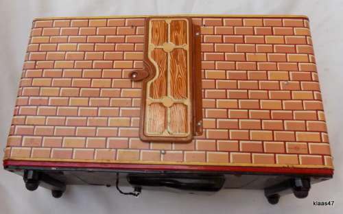 Vintage - Metal Dolls House Bathroom - Metal Base and Back - appliances are plastic