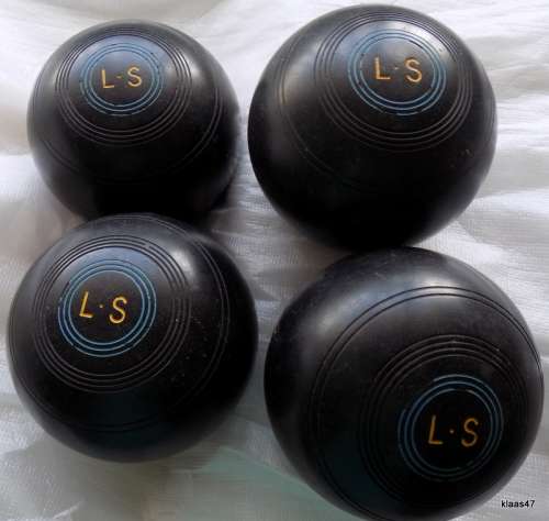 Henselite - Standard - Set of 4 Lawn Bowls - BT-269 - 4 7/8 - L.S (Without a Bag)