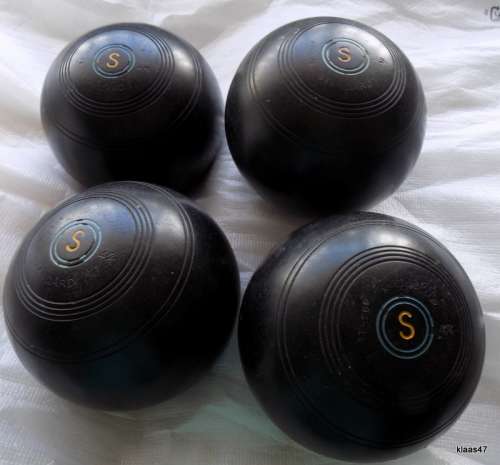 Henselite - Standard - Set of 4 Lawn Bowls - BT-269 - 4 7/8 - L.S (Without a Bag)