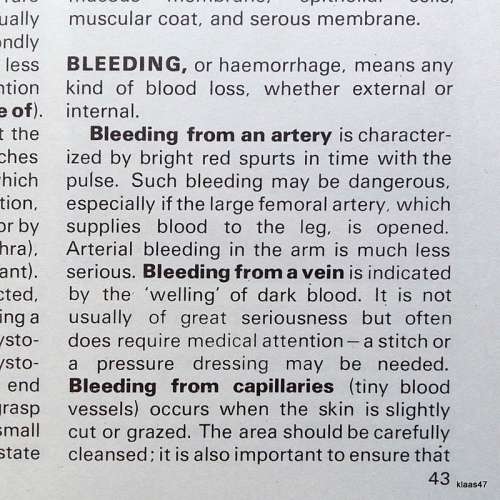 The Hamlyn Family Medical Dictionary in Colour - Introduction: Dr Trevor Weston MD MRCGP - Hardcover