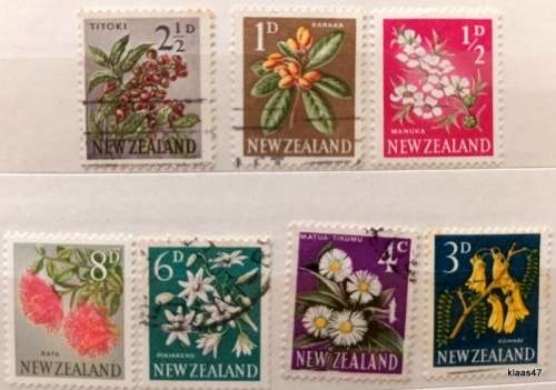 New Zealand - 1960`s - Flowers - 7 Used stamps