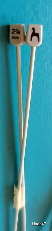 Knitting Needles - No. 2 3/4mm - 29cm Long