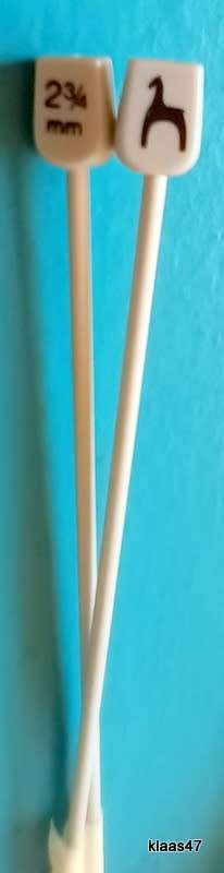 Knitting Needles - No. 2 3/4mm - 29cm Long