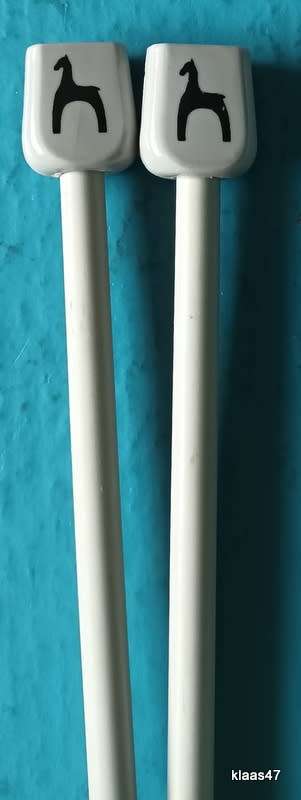 Knitting Needles - 5mm - 29.5cm Long