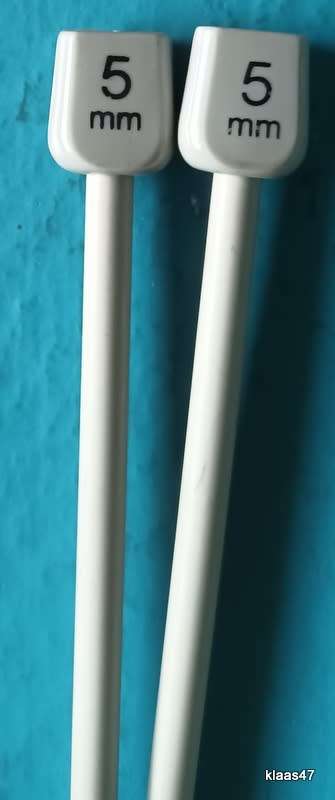 Knitting Needles - 5mm - 29.5cm Long